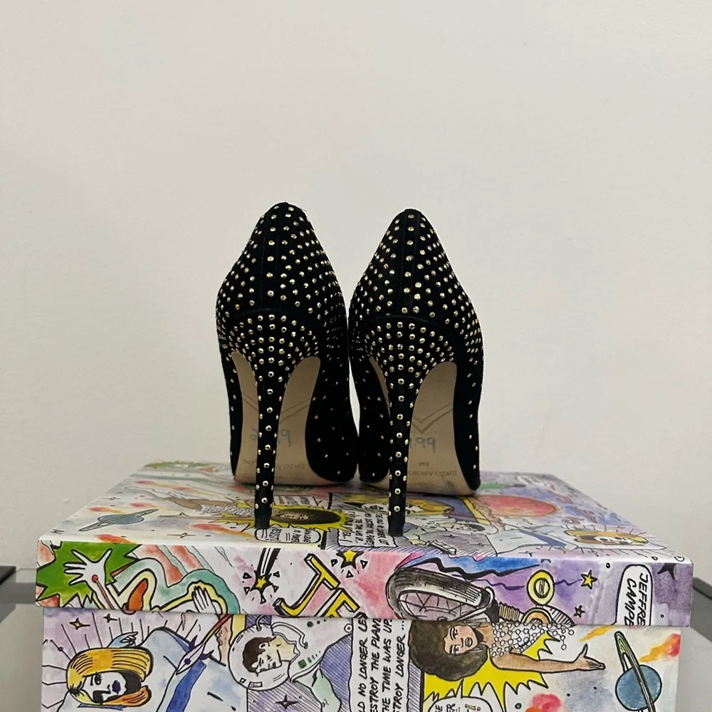 Enzo Angiolini Black/Gold Suede Pumps